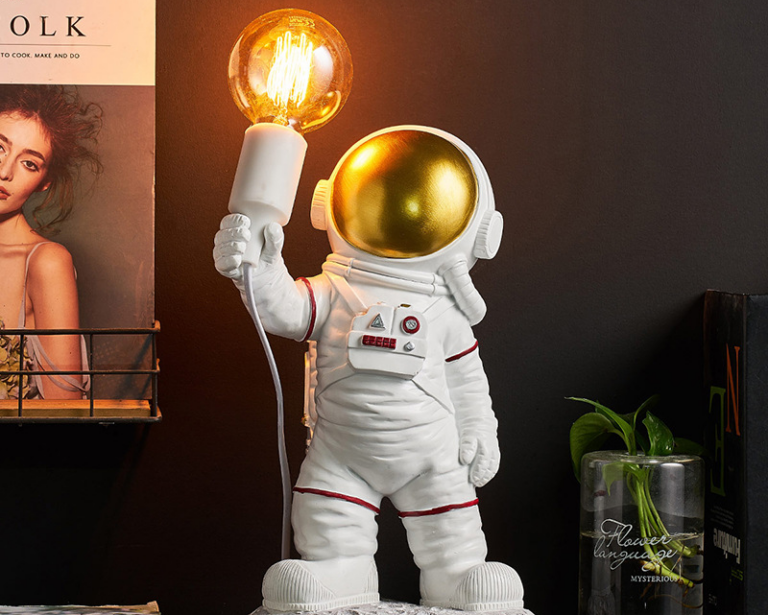 Unique Astronaut Table Lamp – Futuristic Space-Themed Desk Light